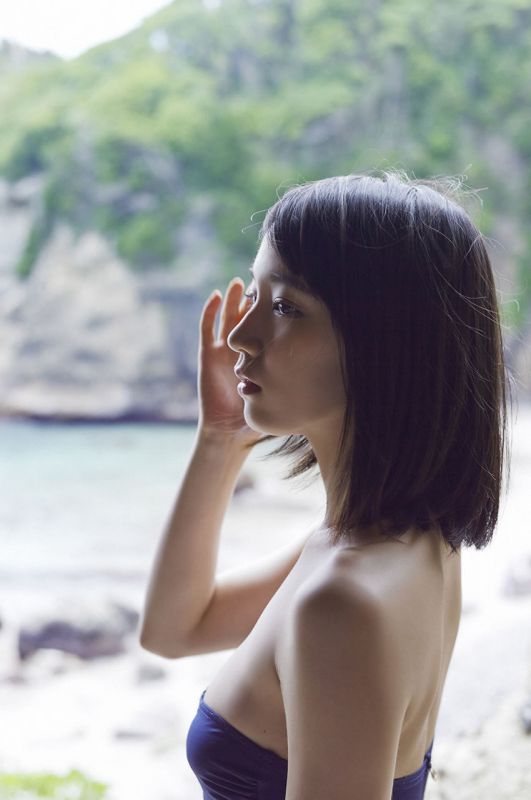 日本90后萌妹子吉里帆海边清凉比基尼写真