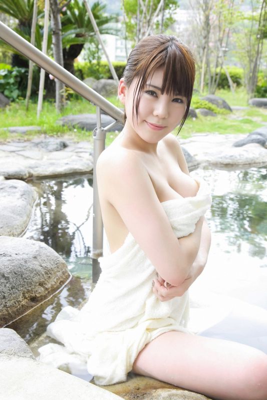 日本G罩杯美女中原未来户外诱人写真