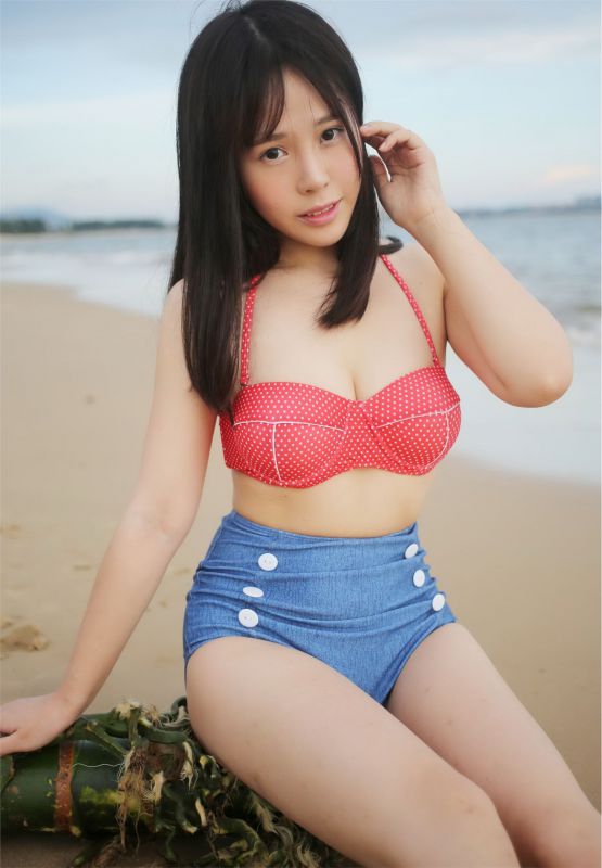 美媛馆泳装模特Evelyn艾莉泳池性感写真