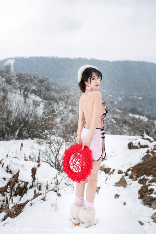 旗袍美女兜豆靓Youlina雪地性感户外写真