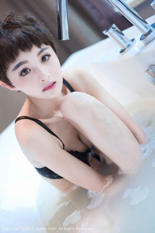 超短发美女baby_kiki浴室性感养眼写真