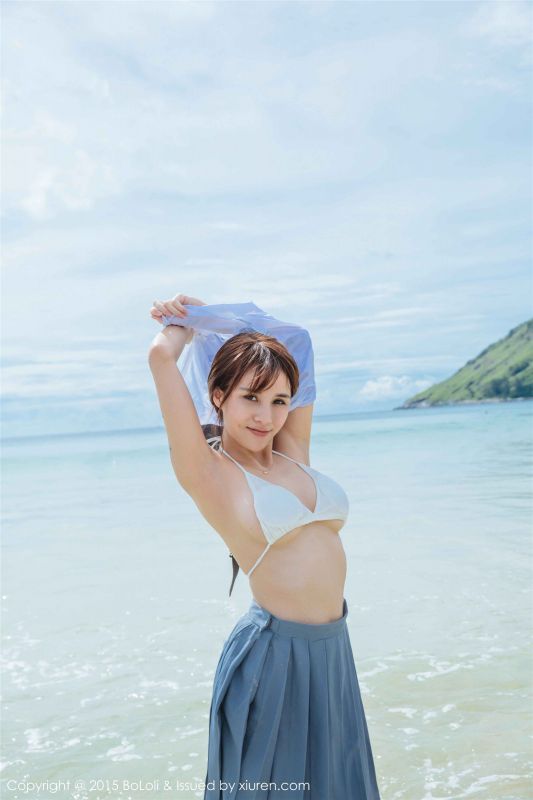 波萝社围裙娘夏美酱室内大秀丰满好身材