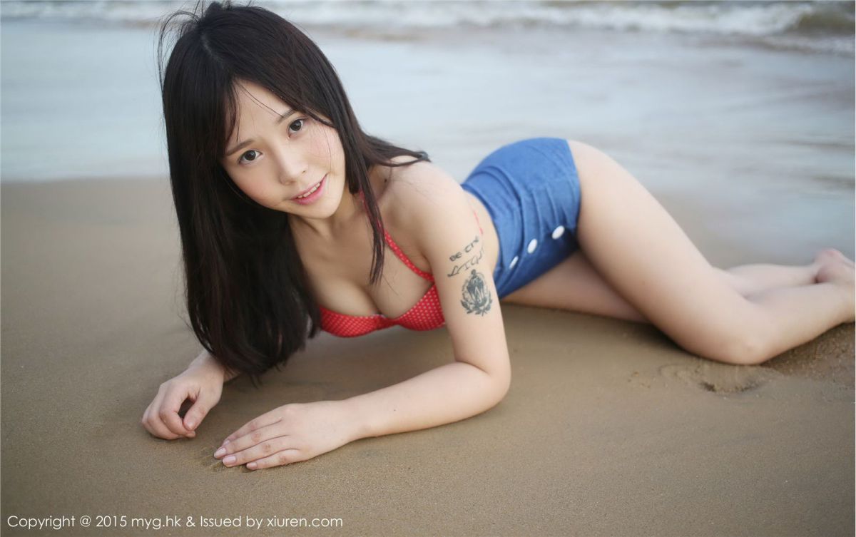 美媛馆泳装模特Evelyn艾莉泳池性感写真