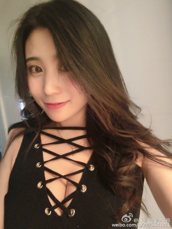 90后大胸美女陈梦雅自拍写真图片