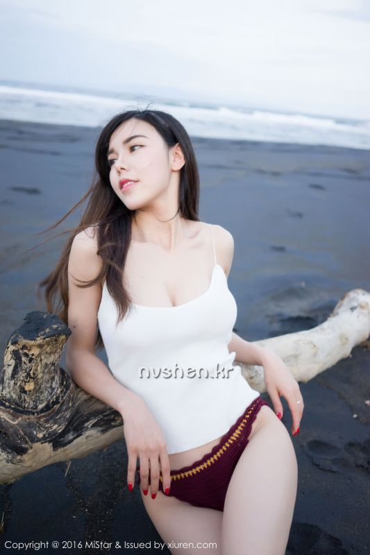 前凸后翘美女沈佳熹海滩性感私拍图片