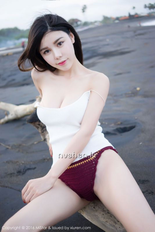 前凸后翘美女沈佳熹海滩性感私拍图片