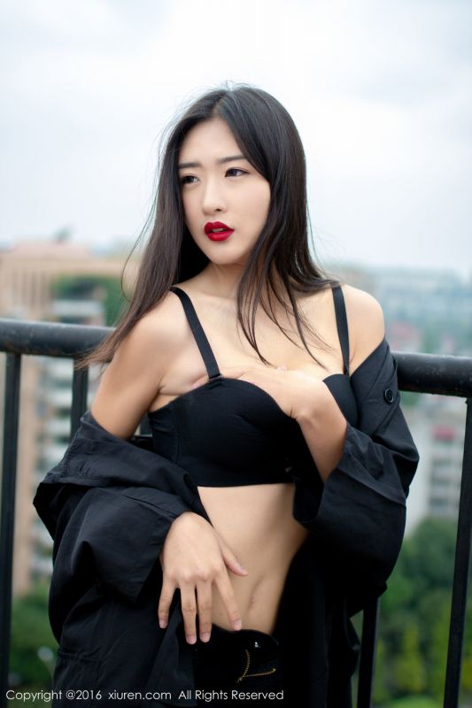 90后美女模特周琰琳LIN性感写真图片