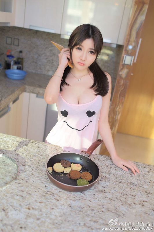 90后巨乳小美女米妮大萌萌性感写真图片