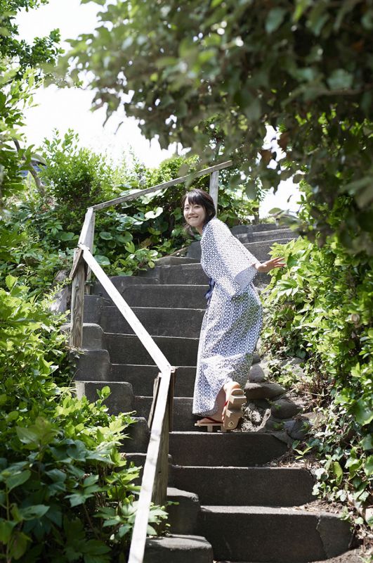 日本90后萌妹子吉里帆海边清凉比基尼写真