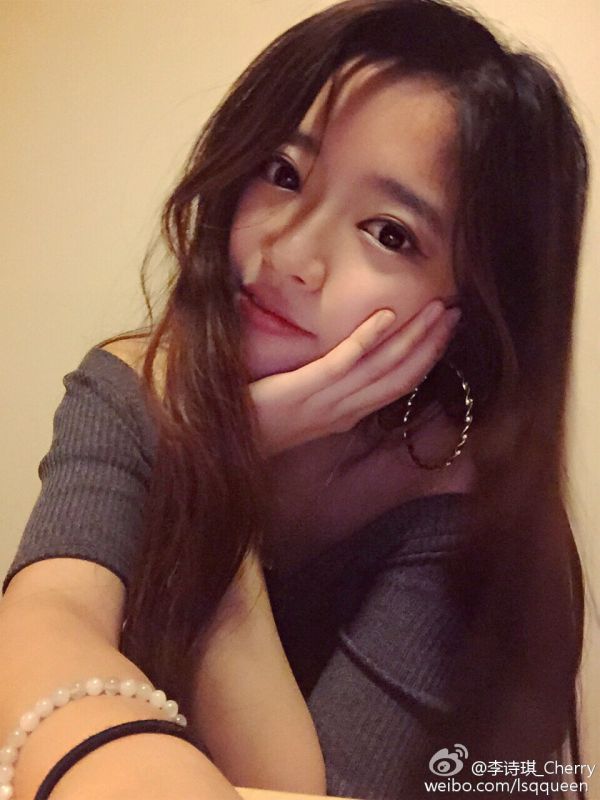 90后美女模特李诗琪微博私拍图片