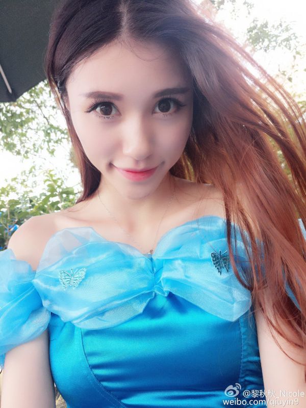 90后美女校花黎秋秋Nicole微博自拍美图