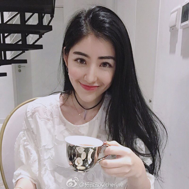 气质型美女杨甜甜微博私拍写真图片