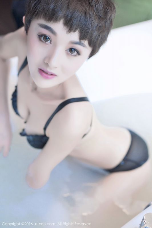 超短发美女baby_kiki浴室性感养眼写真