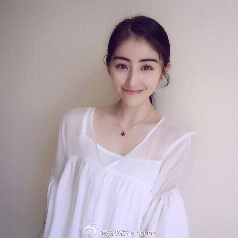 气质型美女杨甜甜微博私拍写真图片