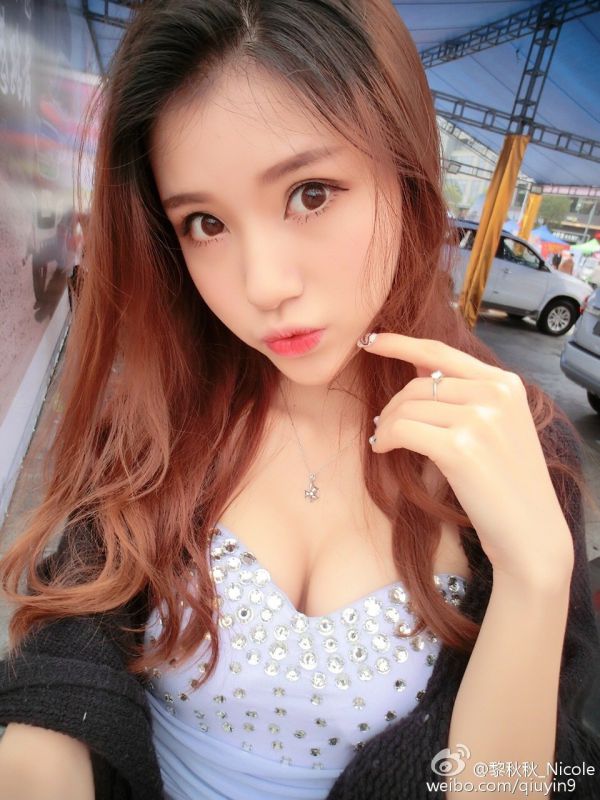 90后美女校花黎秋秋Nicole微博自拍美图