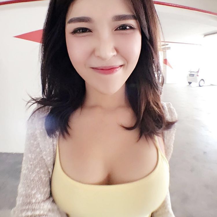 90后美女老板Tong Lee Yann养眼美照图片