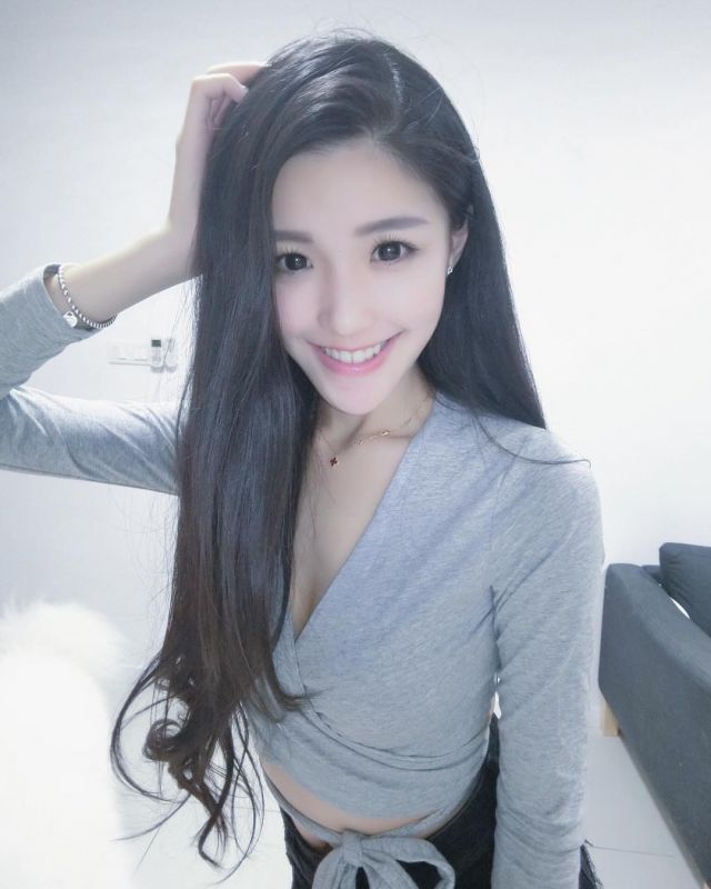 治愈系微笑美女Ivy Kuang私拍美照