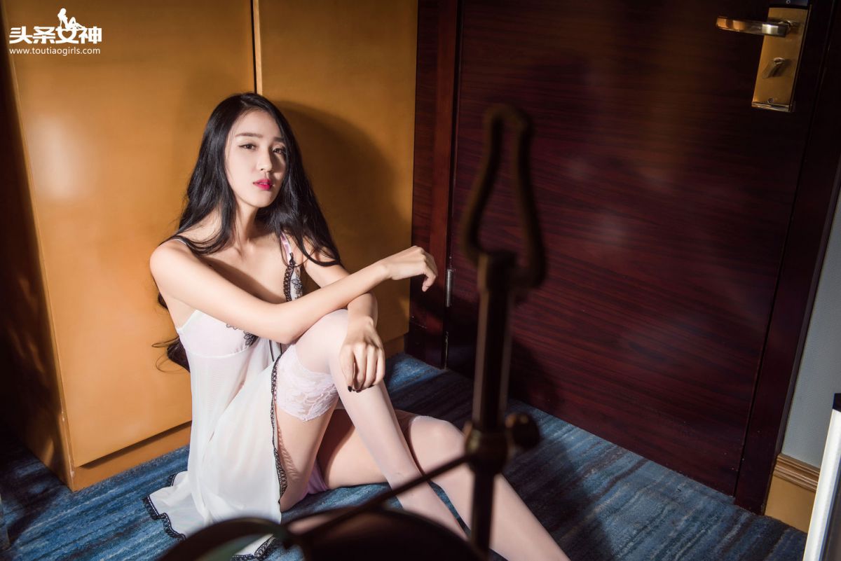 白色丝袜美女涟漪sara私房高清美照