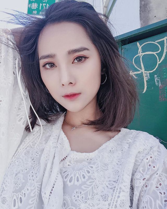 90后美女校花Lynne雨玄高清养眼图片