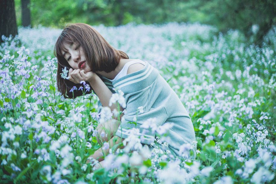 樱花树下的短发女神美艳动人