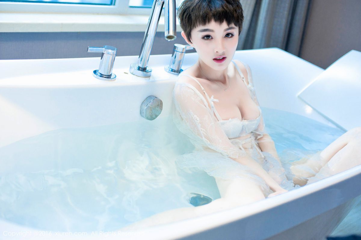 小清新美女baby_kiki-浴室性感写真图片