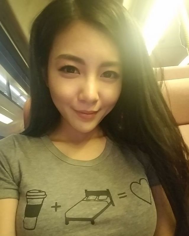 香港美女演员尹诗沛Nicole养眼美照图片