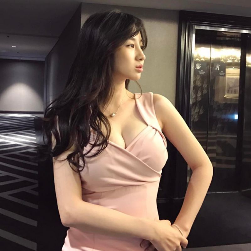 美女摄影师金于炫私拍美照图片