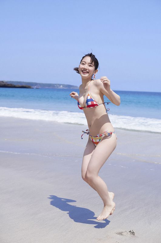 日本90后萌妹子吉里帆海边清凉比基尼写真