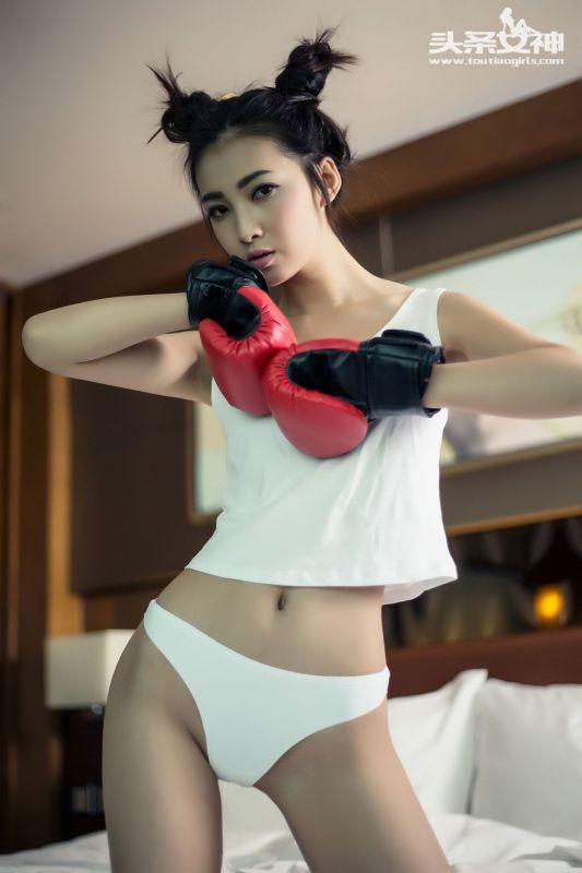 90后美女模特张爽性感私拍写真