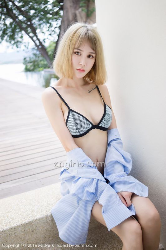 90后比基尼美女Cheryl青树旅拍美图写真