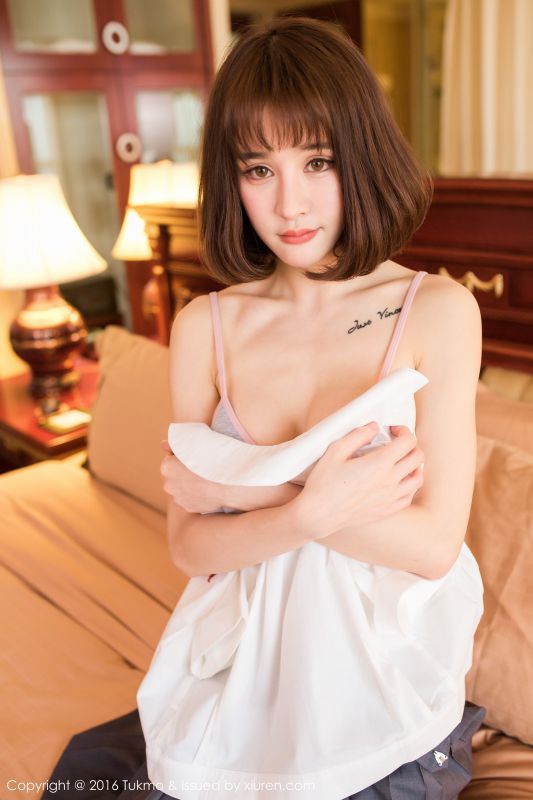 90后制服美女Cheryl青树性感私房照