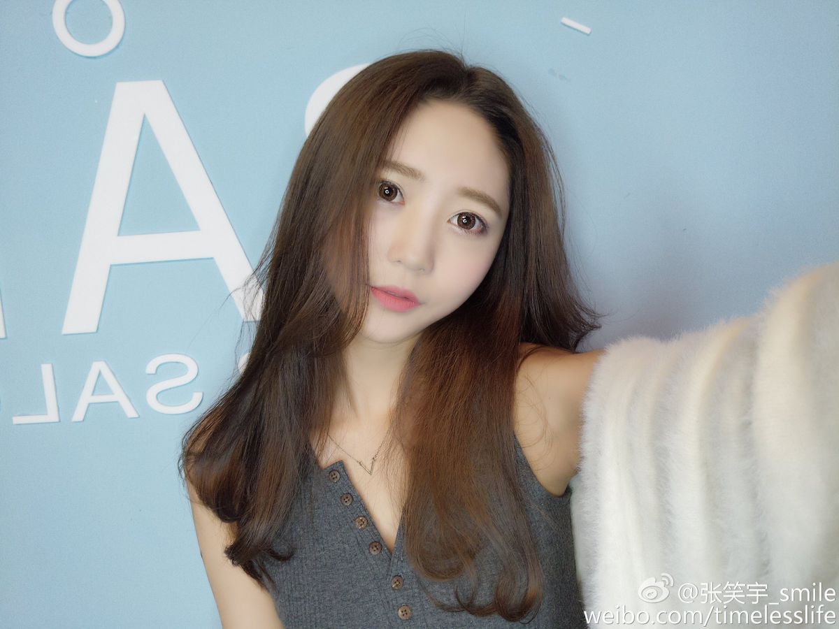 90后小美女张笑宇微博自拍美图