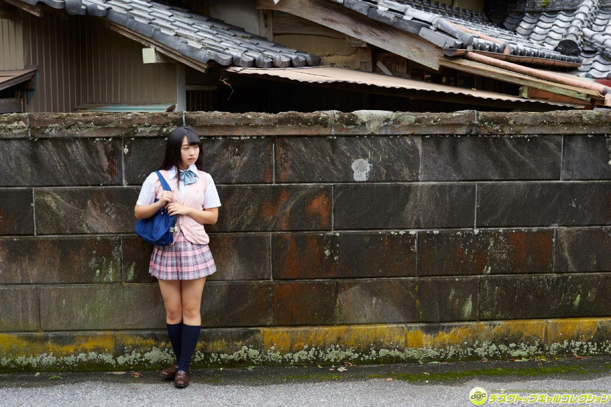 日本少女偶像一色杏子学生制服摄影图片