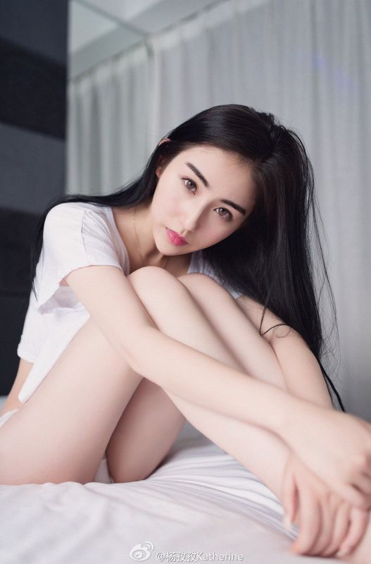 气质型美女杨甜甜微博私拍写真图片