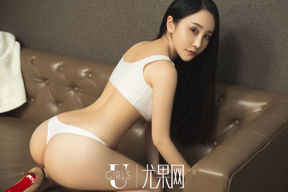 黑长直美女Elsa性感连体衣诱惑私房照