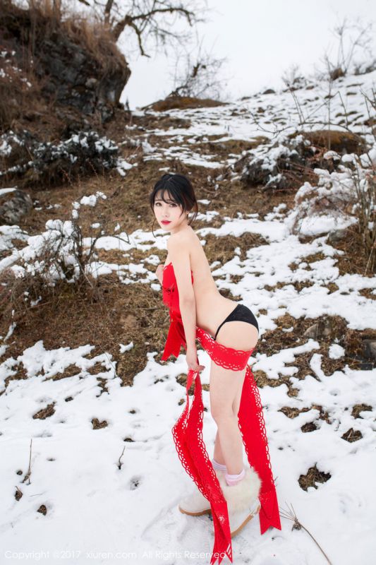 旗袍美女兜豆靓Youlina雪地性感户外写真