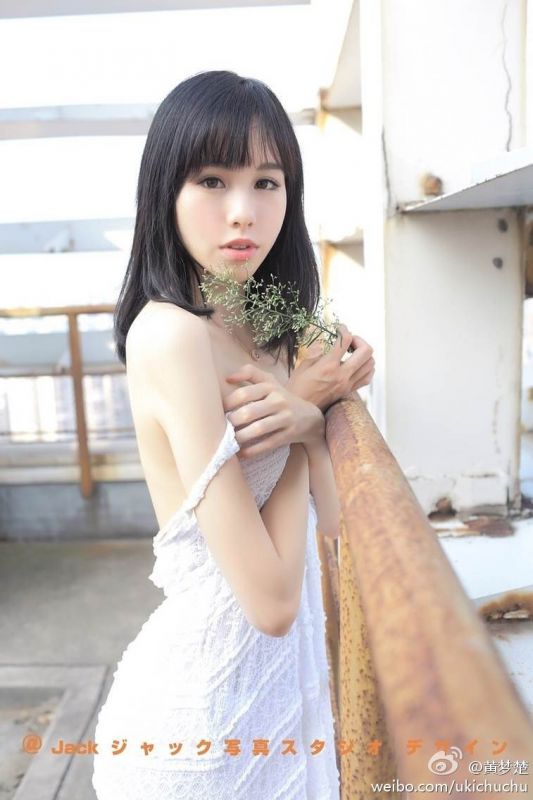 90后娇嫩美女黄梦楚唯美私拍图集