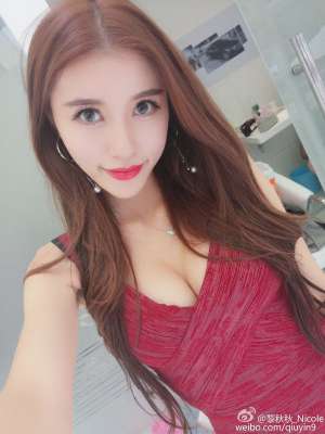 90后美女校花黎秋秋Nicole微博自拍美图