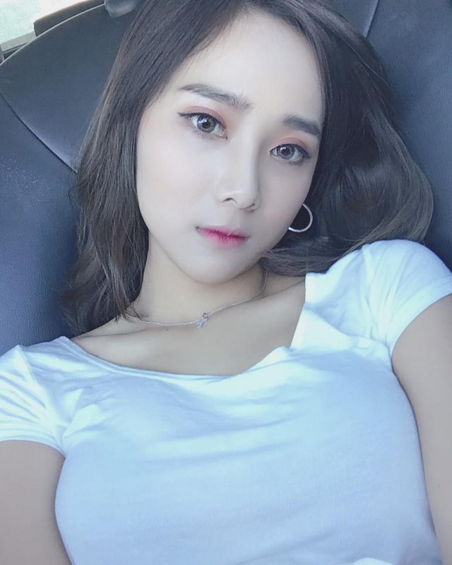 90后美女校花Lynne雨玄高清养眼图片