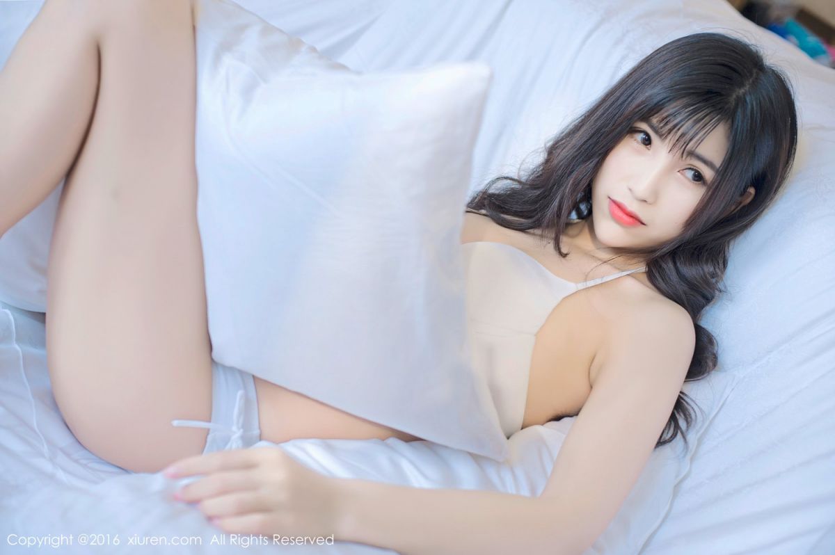 90后软妹子悠悠YOYO性感养眼写真