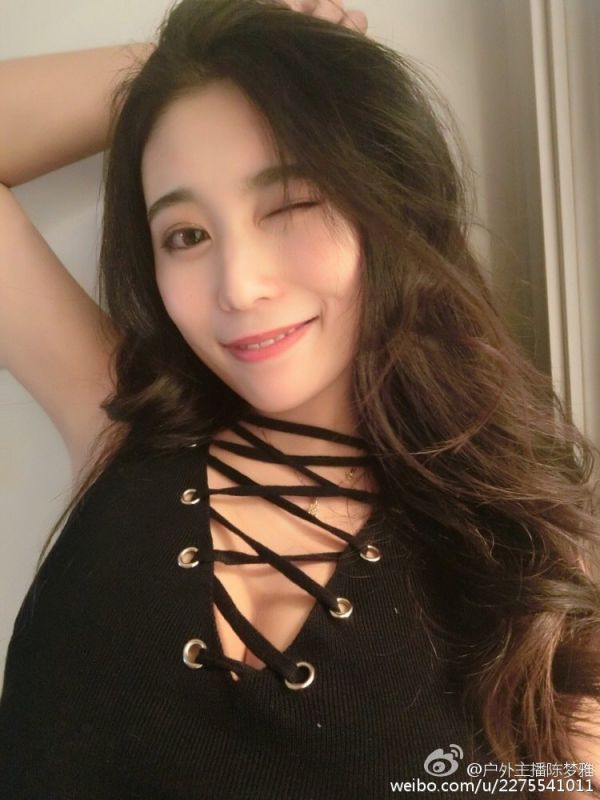 90后大胸美女陈梦雅自拍写真图片