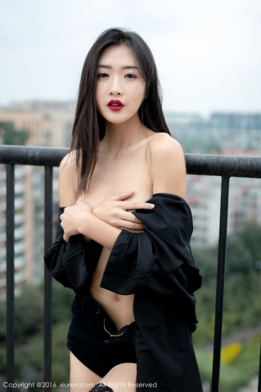 90后美女模特周琰琳LIN性感写真图片