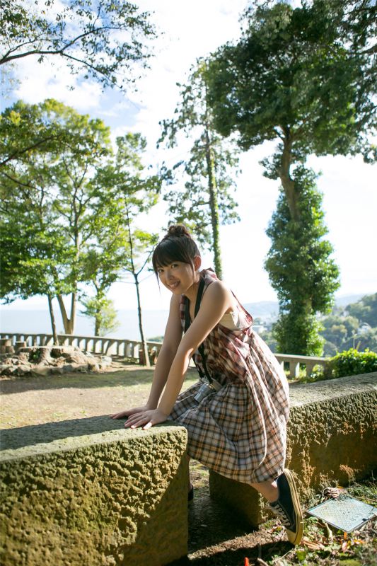 日本女优中岛早贵户外比基尼写真