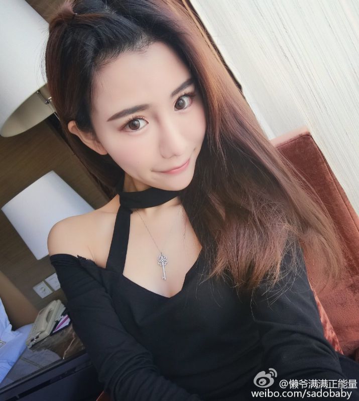 90后美眉晓燕微博私拍养眼美照