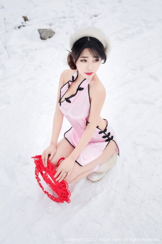 旗袍美女兜豆靓Youlina雪地性感户外写真