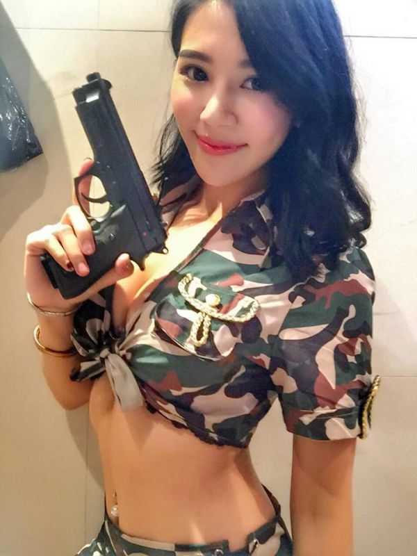 台湾女模特孙莎莎美胸美腿私拍图片