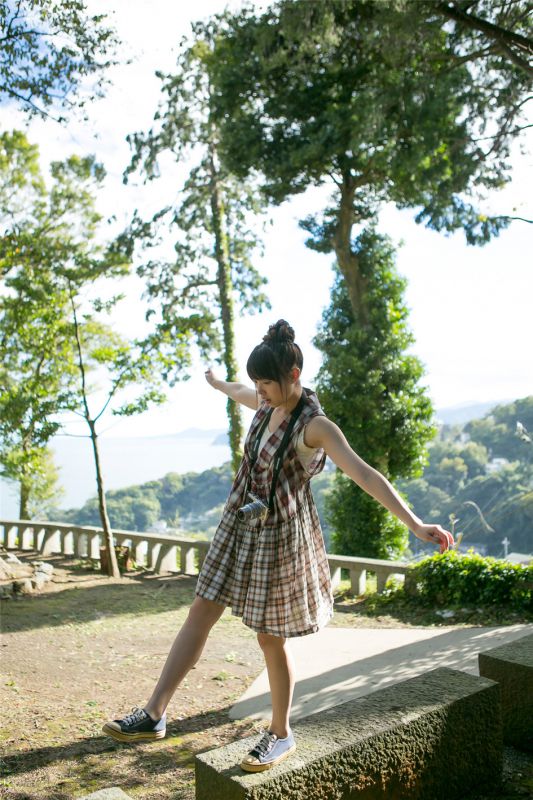 日本女优中岛早贵户外比基尼写真