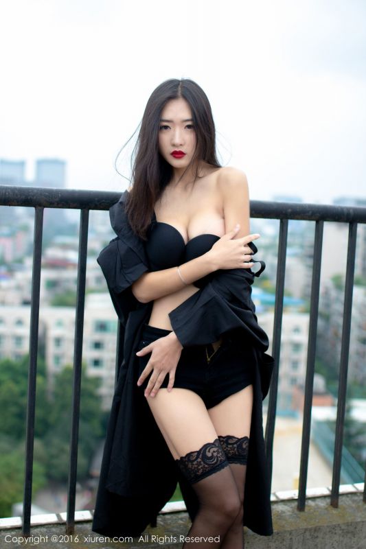 90后美女模特周琰琳LIN性感写真图片