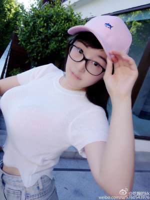 90后大胸美女吃醋的kk自拍图片集锦