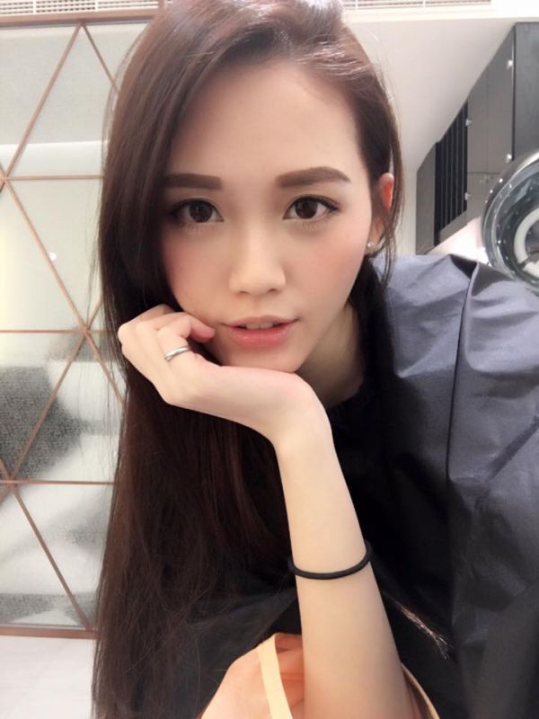 清纯甜美美女倪玉茹自拍美照图片